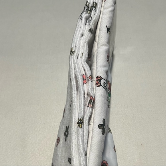 FRIENDS Central Perk White Floral Kitchen Set Dish Towel Oven Mitt NWT - Picture 4 of 5